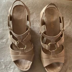 Aerosols women’s shoes size 8 1/2 wedge sandals.